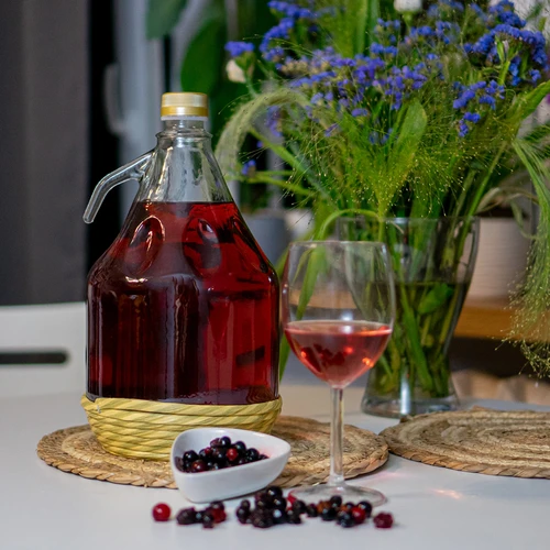 Demižons Dama 3 l pītā apvalkā, ar skrūvējamu vāciņu - 3