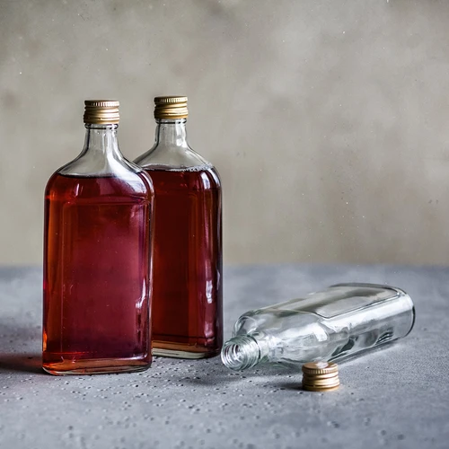 Plakanā pudele 500 ml ar skrūvējamu vāciņu, 6 gab. - 12
