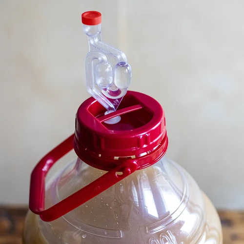 Vīna demižons, viegls, neplīstošs, ar rokturi, 20 L - 14