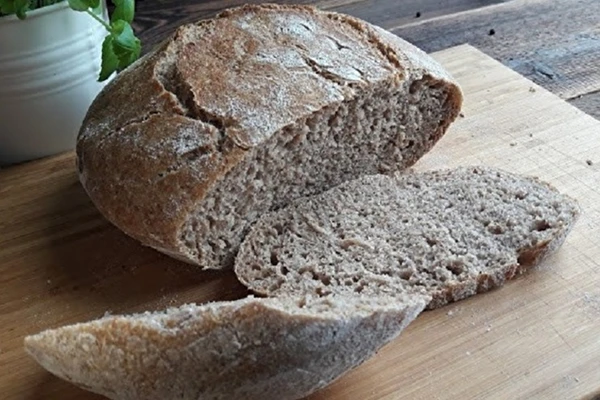 Kviešu maize ar pilngraudu miltu piejaukumu