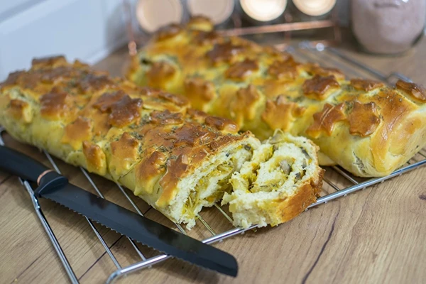 Rauga kulebjaka ar kāpostiem un šampinjoniem